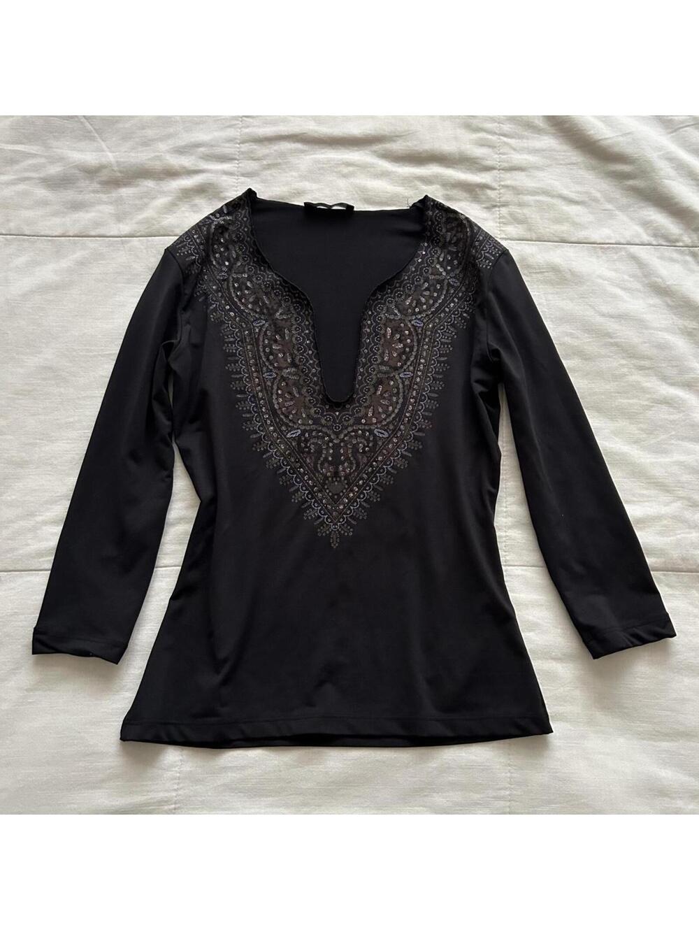Y2K Kikiriki black 3/4 top featuring an ornate boho print neckline
